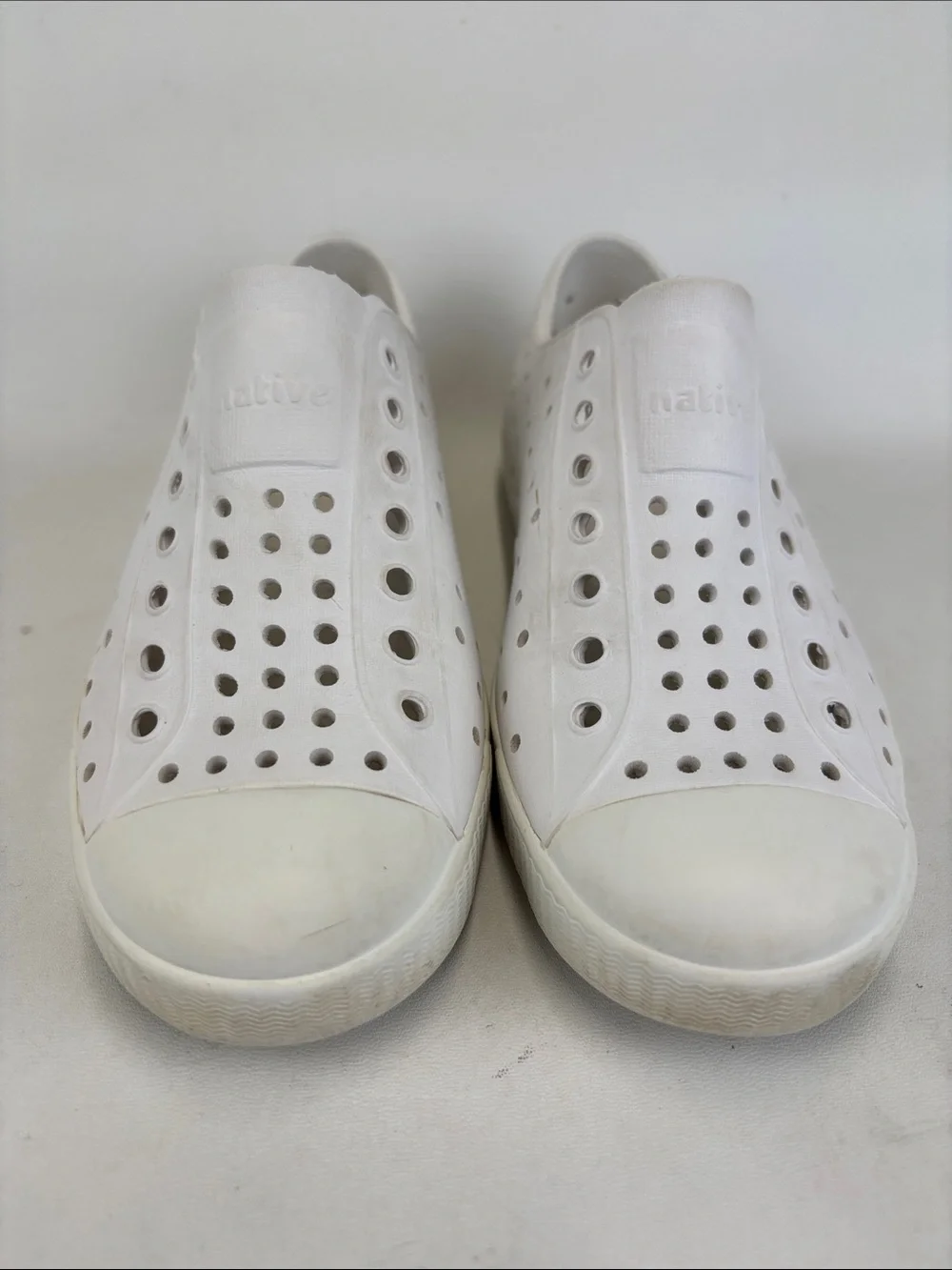 NATIVE Jefferson White SlipOn Waterproof Shoes Size J1